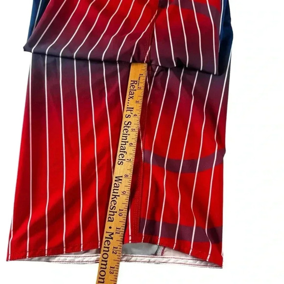 Chicago Cubs MLB Board Shorts Mens Red Blue Striped Size 32 Zip Pocket - Picture 14 of 15